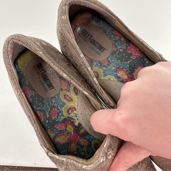 Greys Anatomy soft walk Meredith closed back clogs 8 brown oil slip resistant - Picture 11 of 14